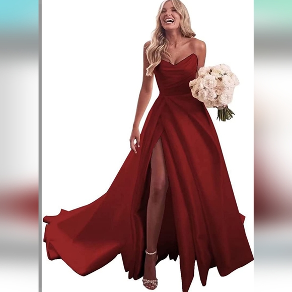 NWT Gorgeous maroon formal ballgown💃